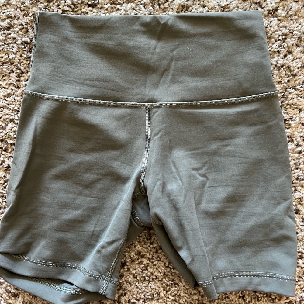 Lululemon Wunder Train Short 6in